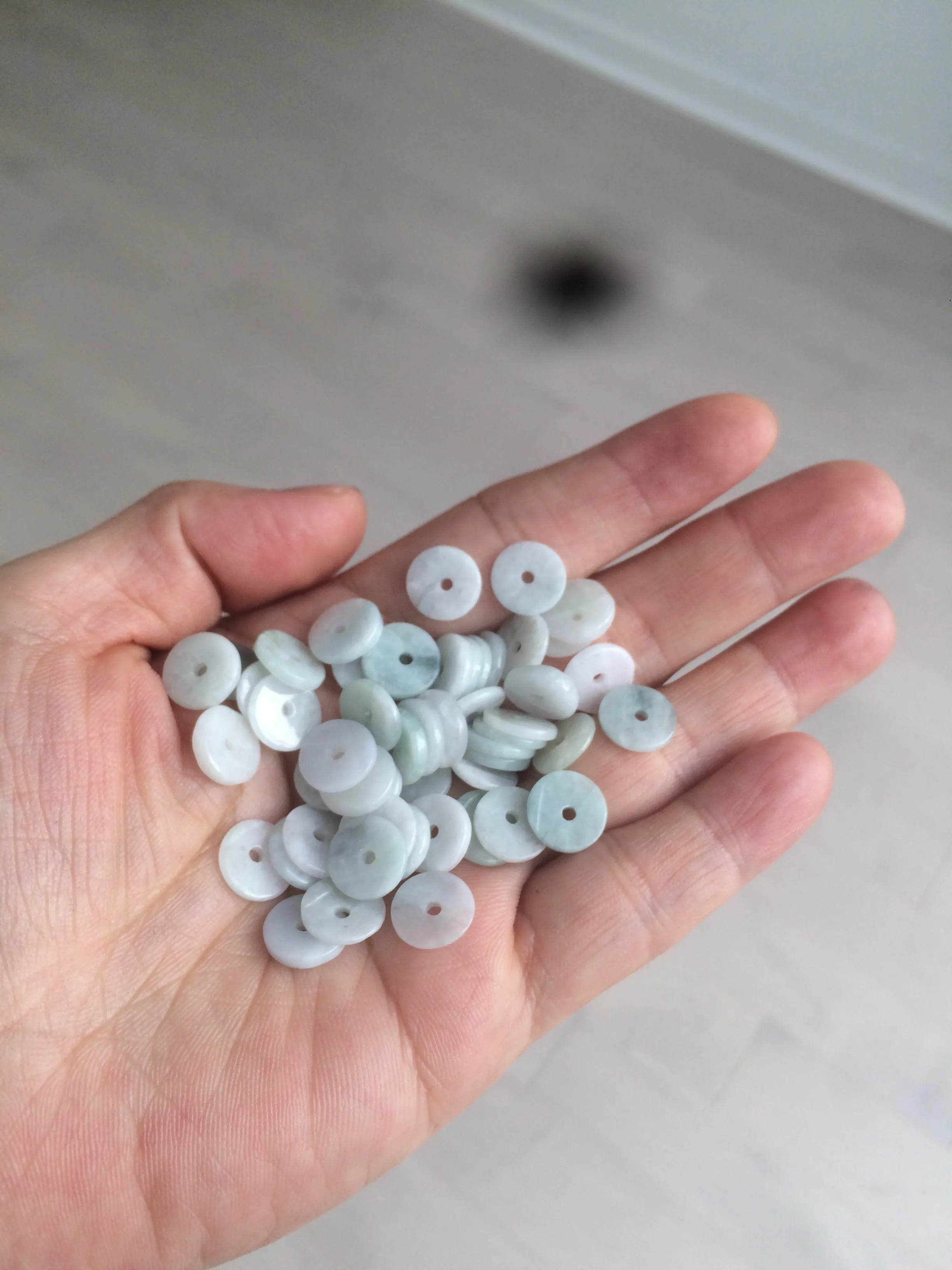 50 pieces of 100% Natural light green/white Jadeite Jade small safety button beads AS79 (supply)