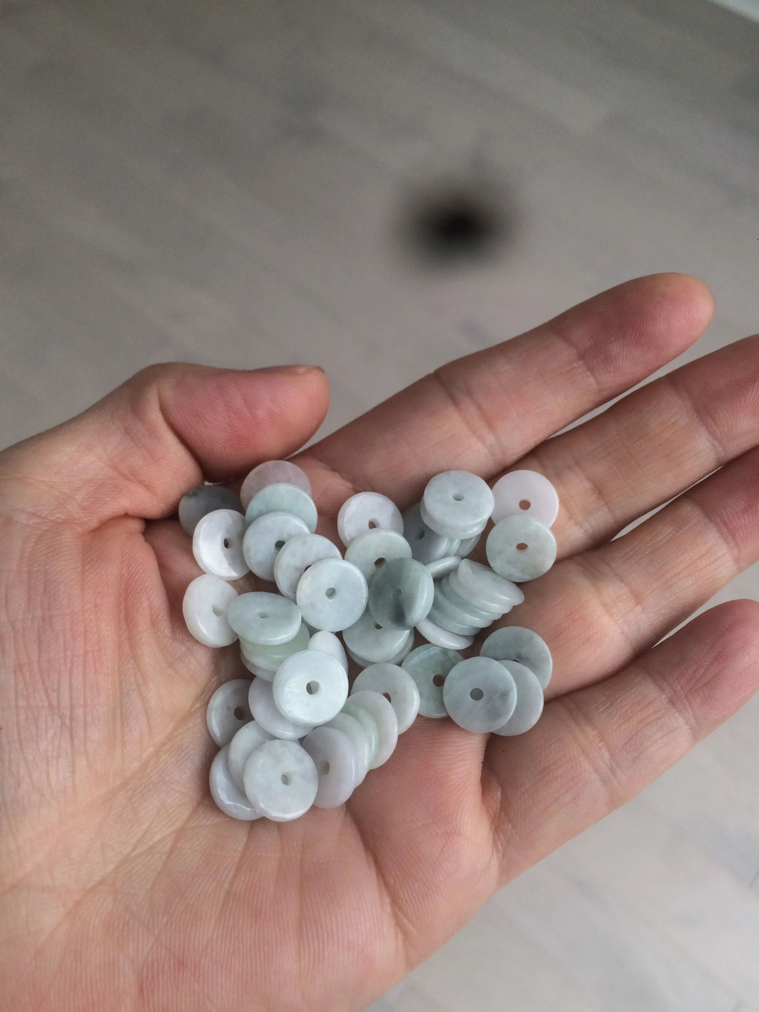 50 pieces of 100% Natural light green/white Jadeite Jade small safety button beads AS79 (supply)