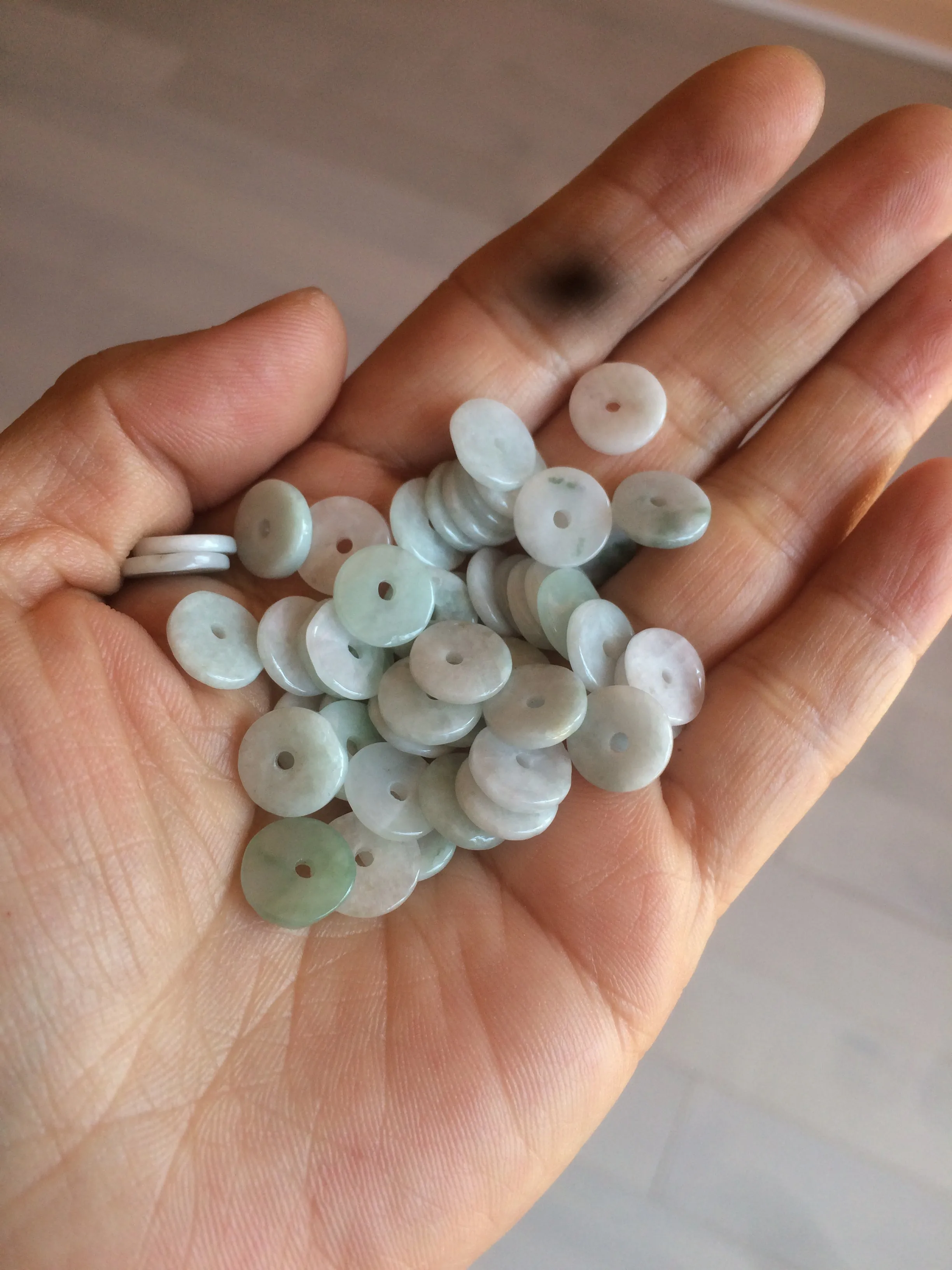 50 pieces of 100% Natural light green/white Jadeite Jade small safety button beads AS79 (supply)