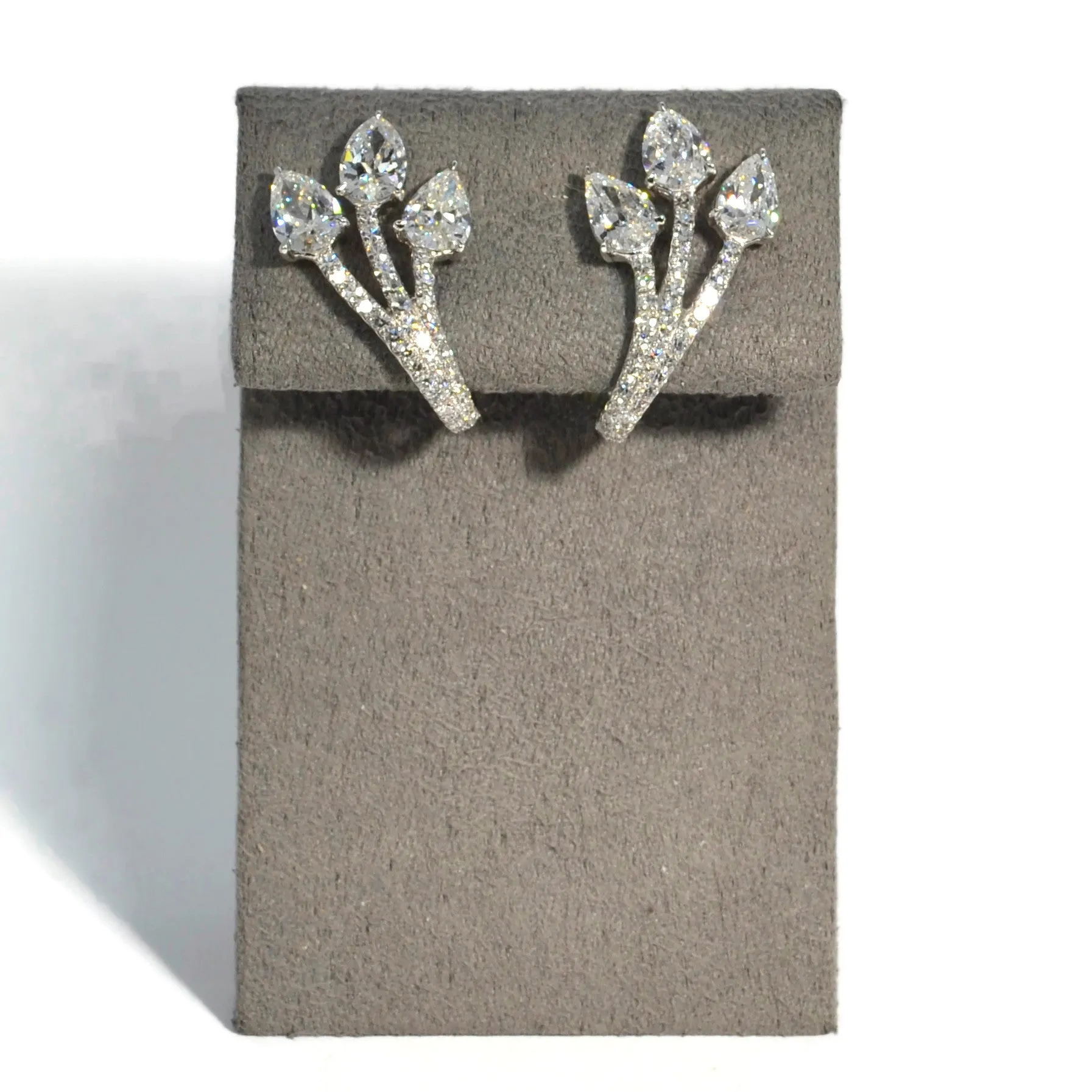 Eclat Jewels - One of a Kind Pear-shaped Diamond Earrings, Platinum