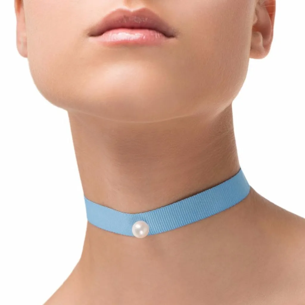 Omnia Solitaire Choker - White Pearl - Light Blue Ribbon