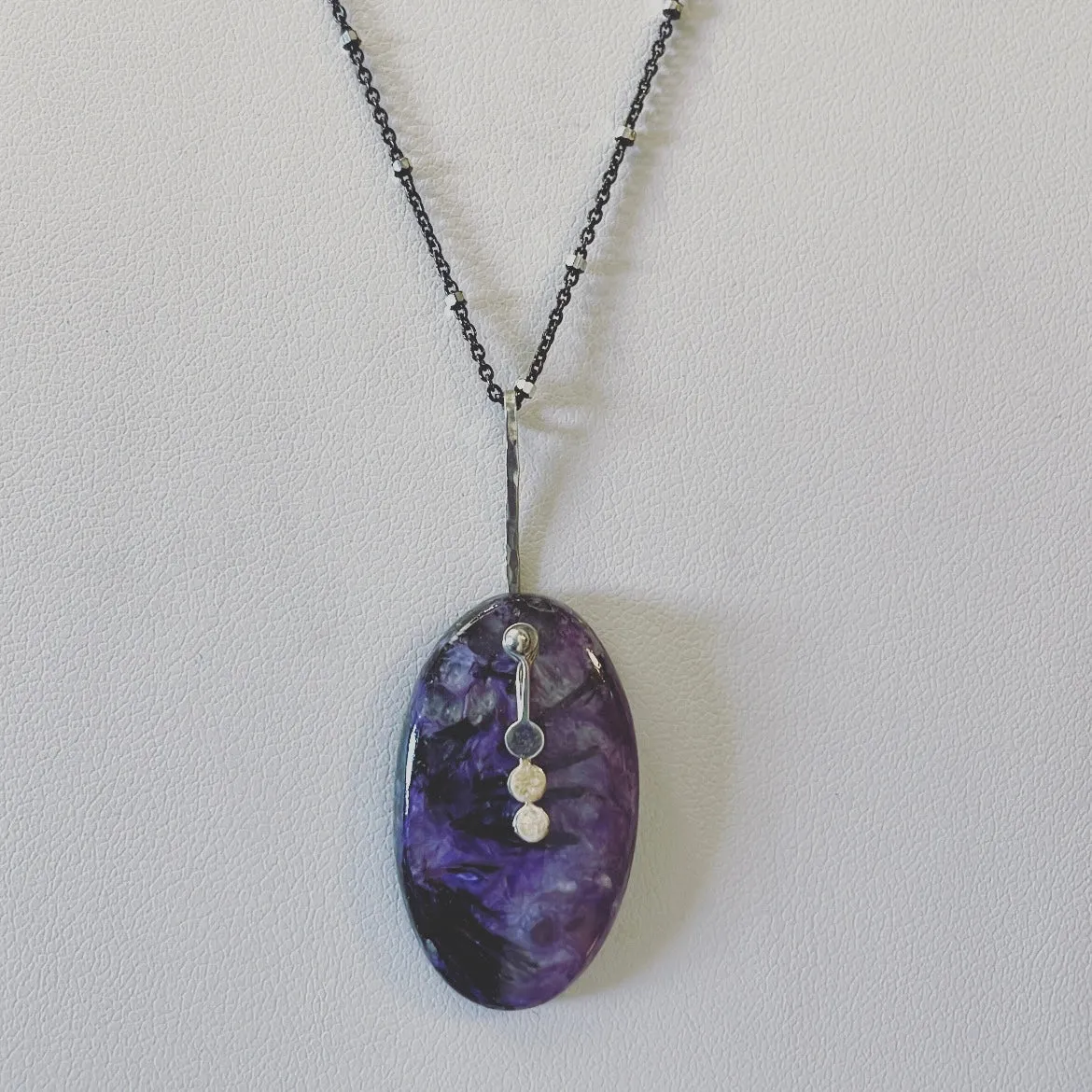 Pendulum dots oval charoite