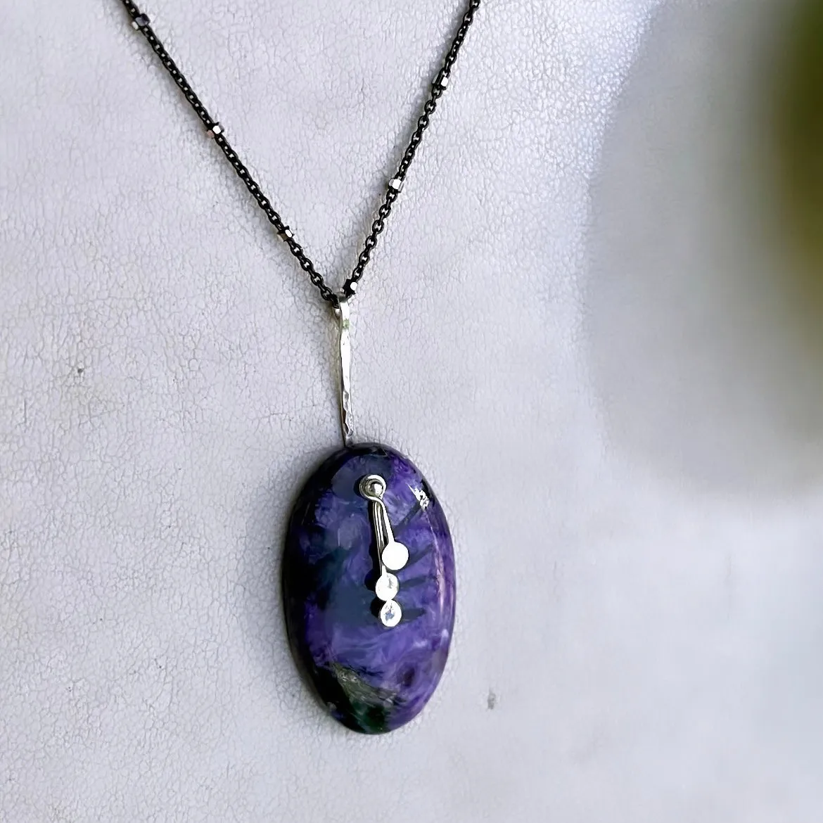 Pendulum dots oval charoite