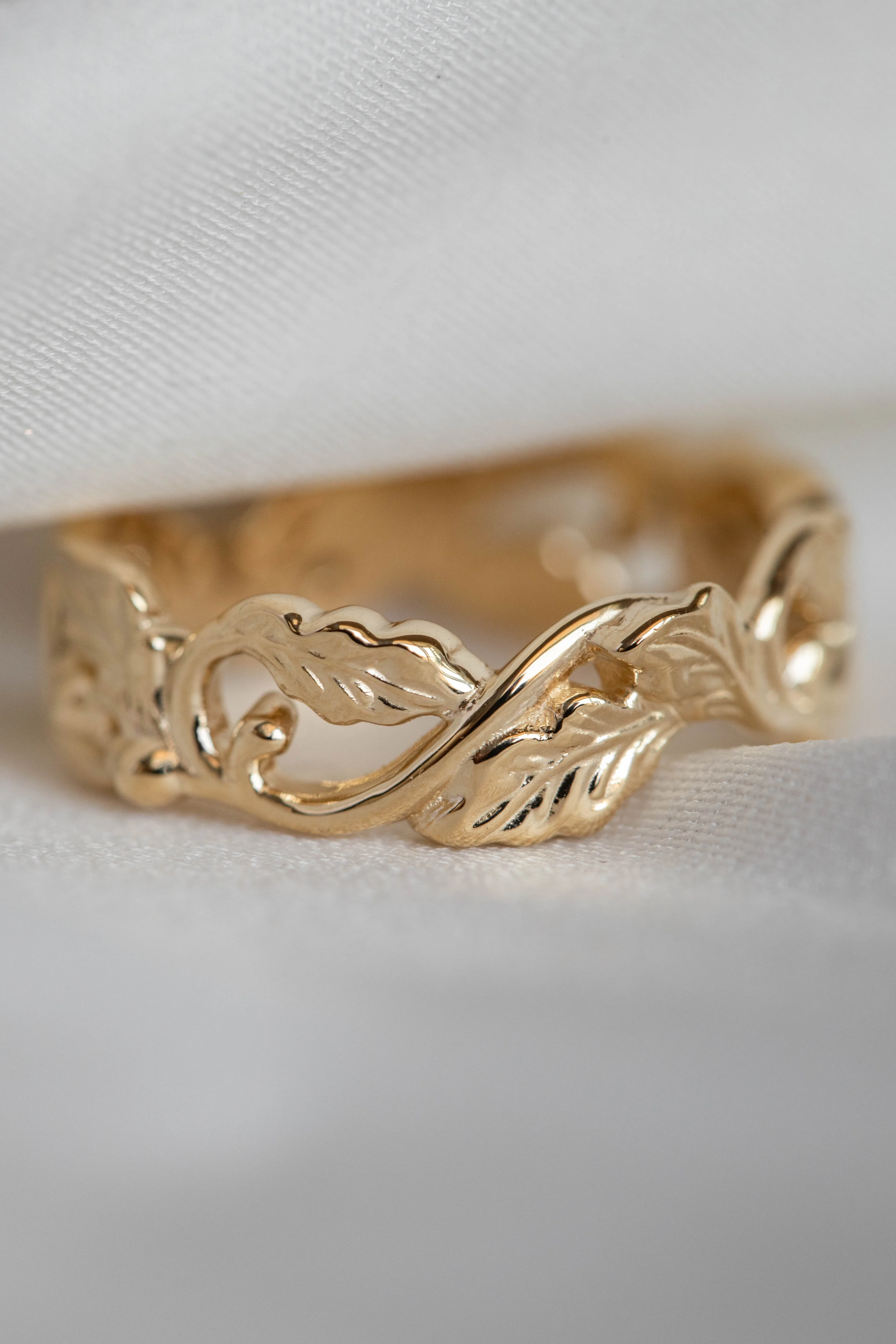 READY TO SHIP: Oak leaves and acorns wedding ring in 14K yellow gold, AVAILABLE RING SIZES - 5.5, 8.5 US