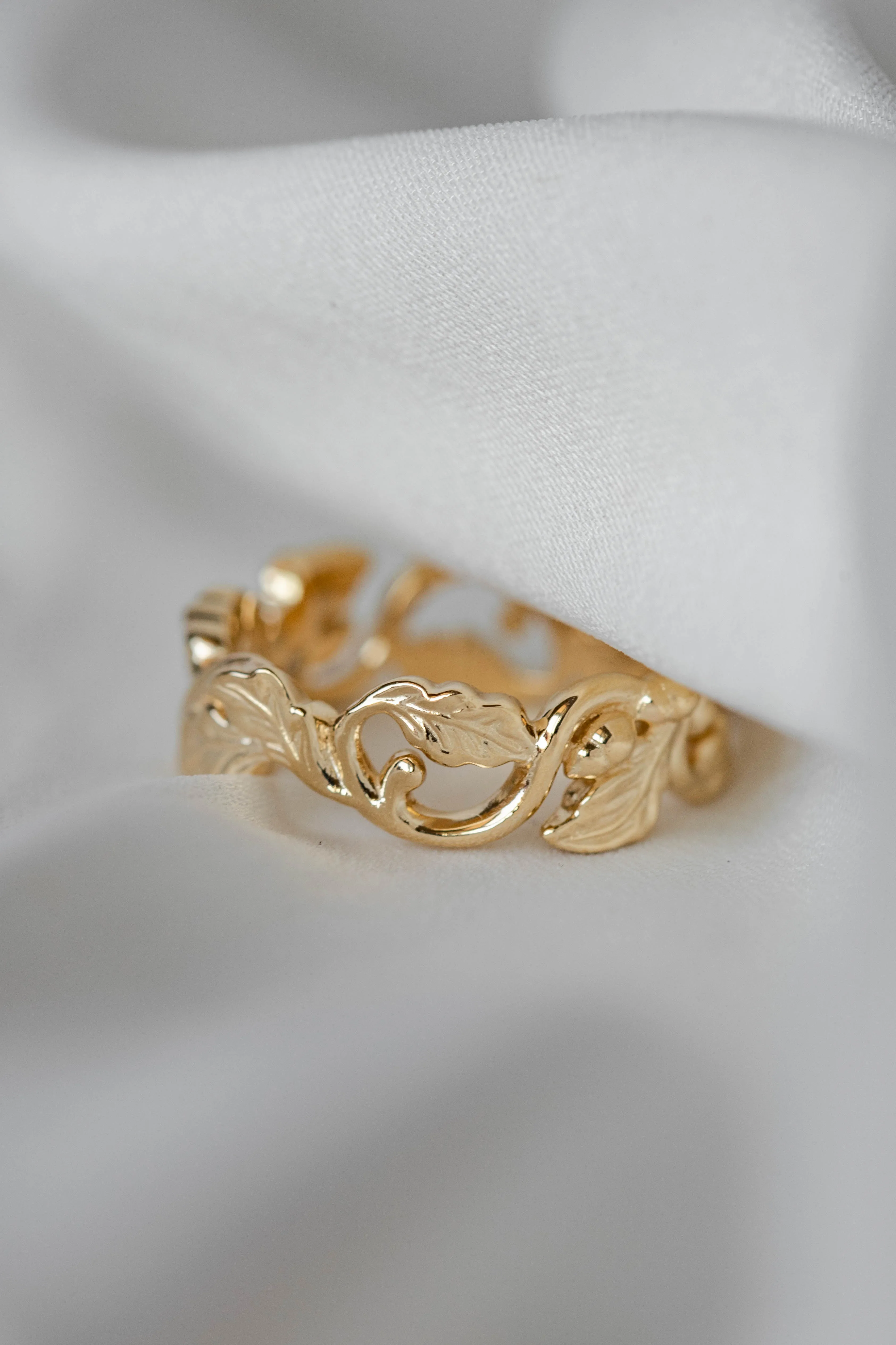 READY TO SHIP: Oak leaves and acorns wedding ring in 14K yellow gold, AVAILABLE RING SIZES - 5.5, 8.5 US