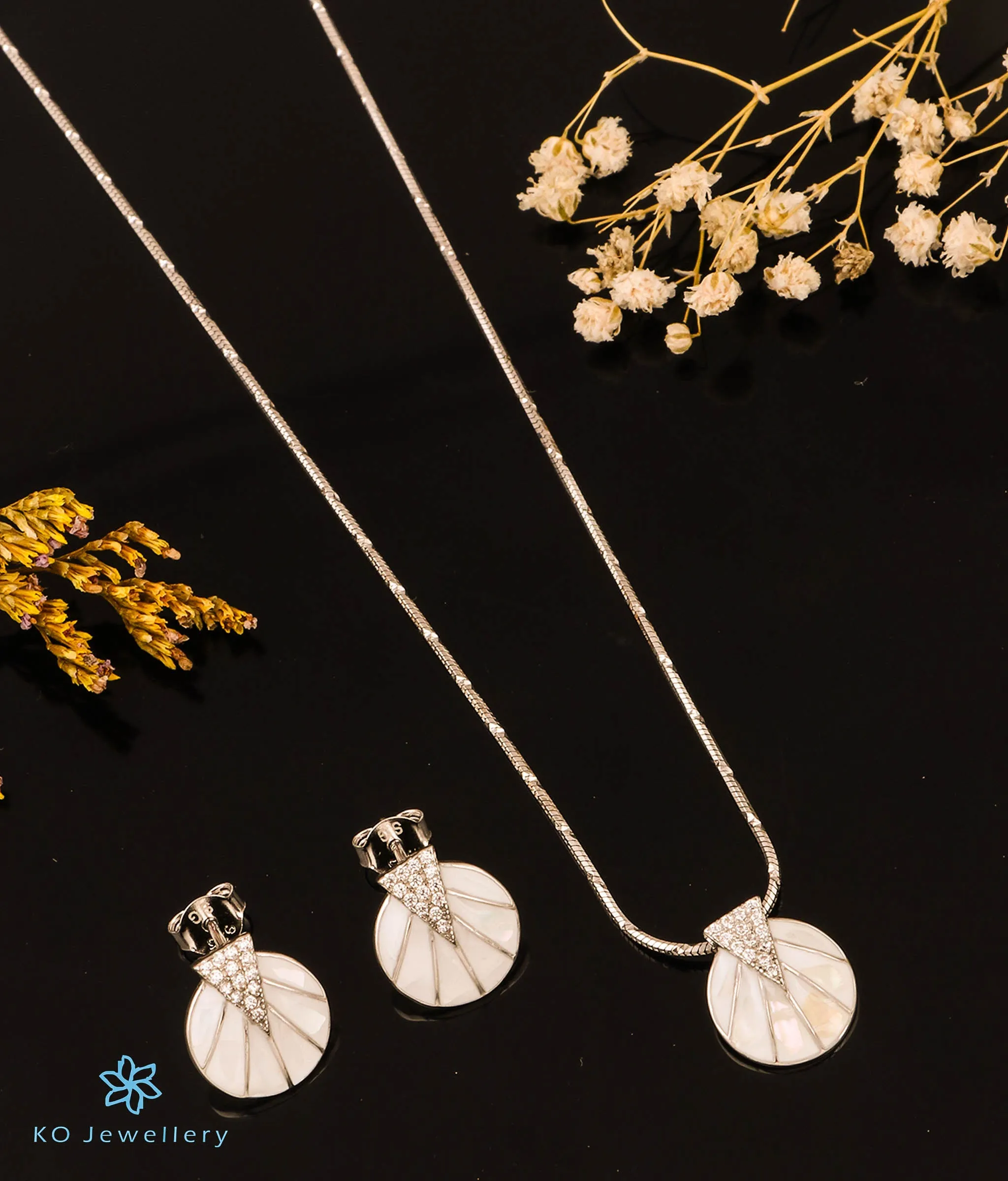 The Seashell Silver Pendant Set